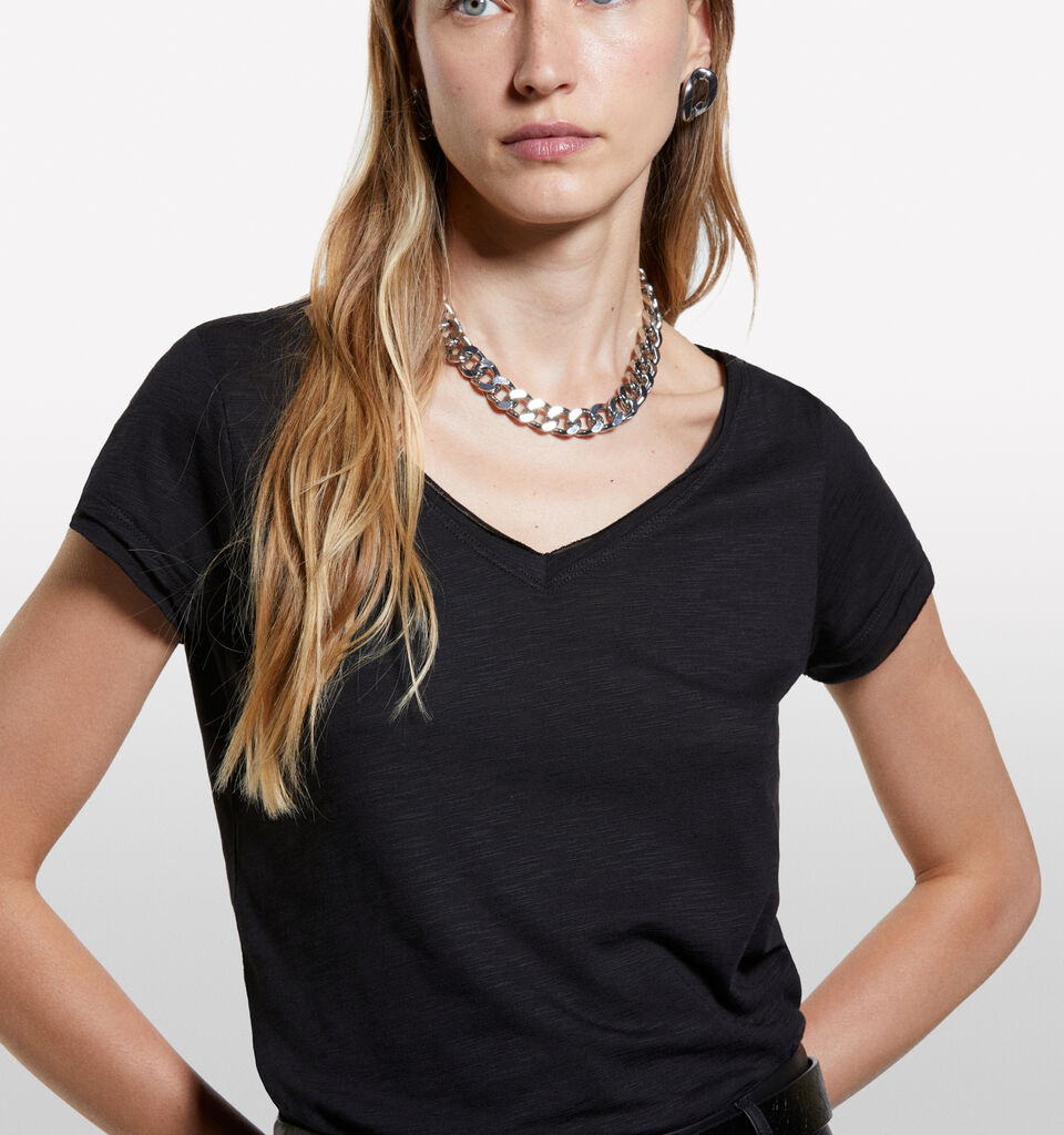 T-shirt noir col V - t-shirts à manches courtes pour femme - Noir | Sisley image number 4